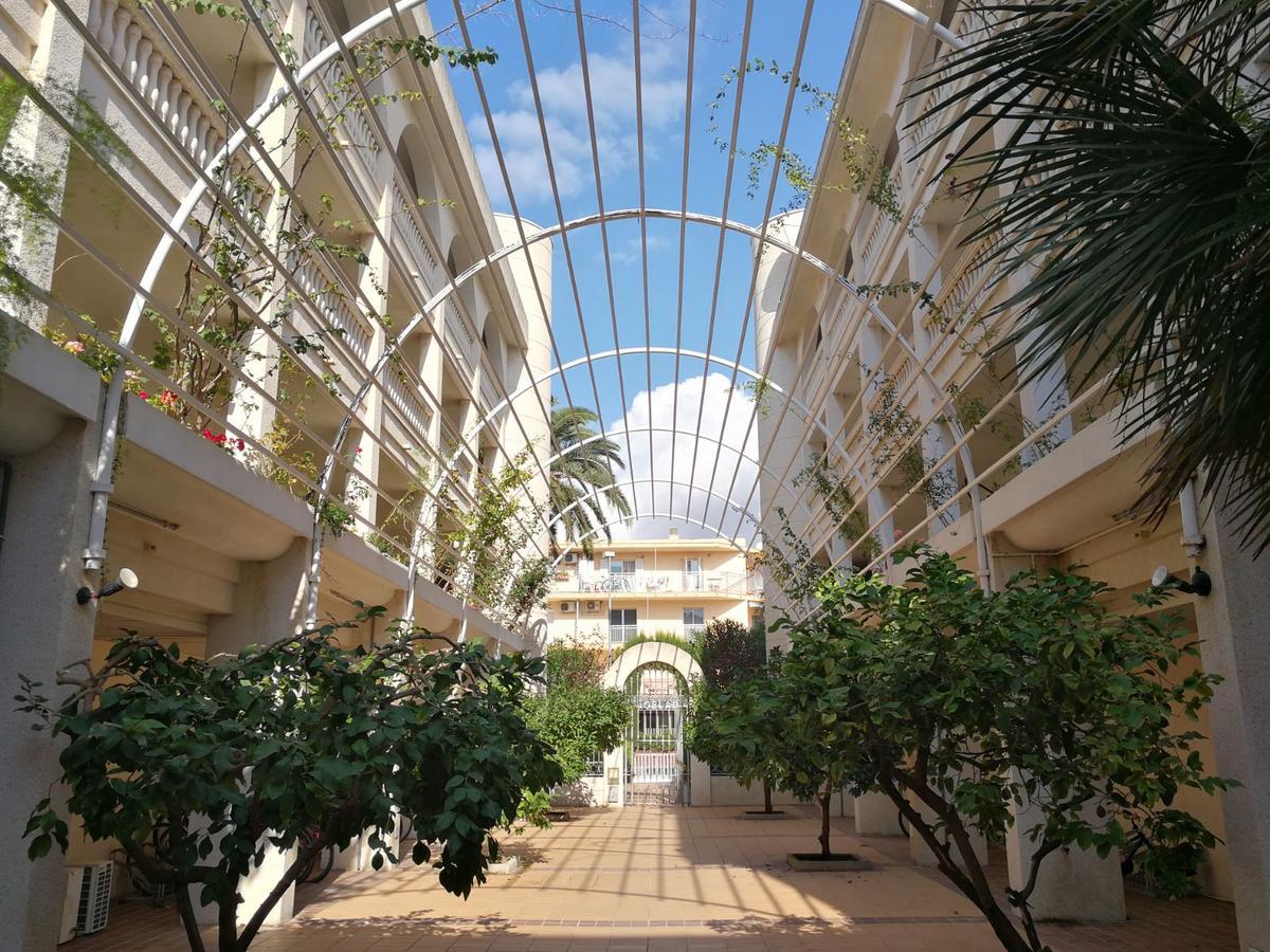 Apartamentos Versailles Villafortuny Exterior foto